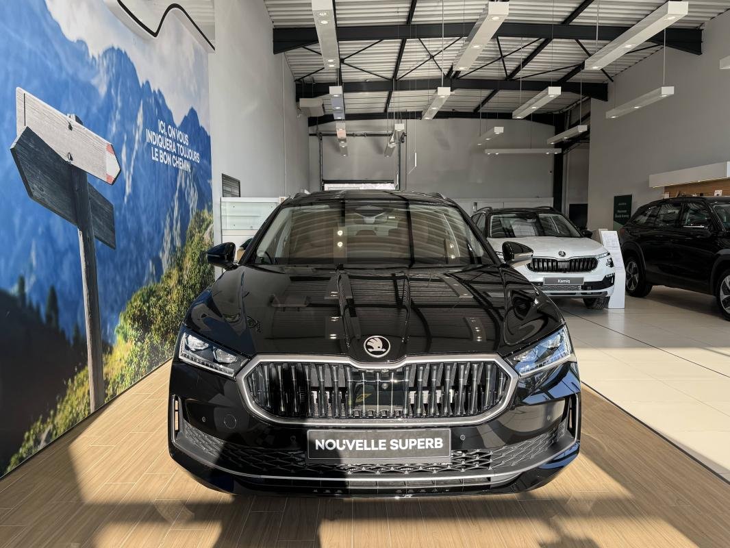 Skoda Superb Combi - Photo 2