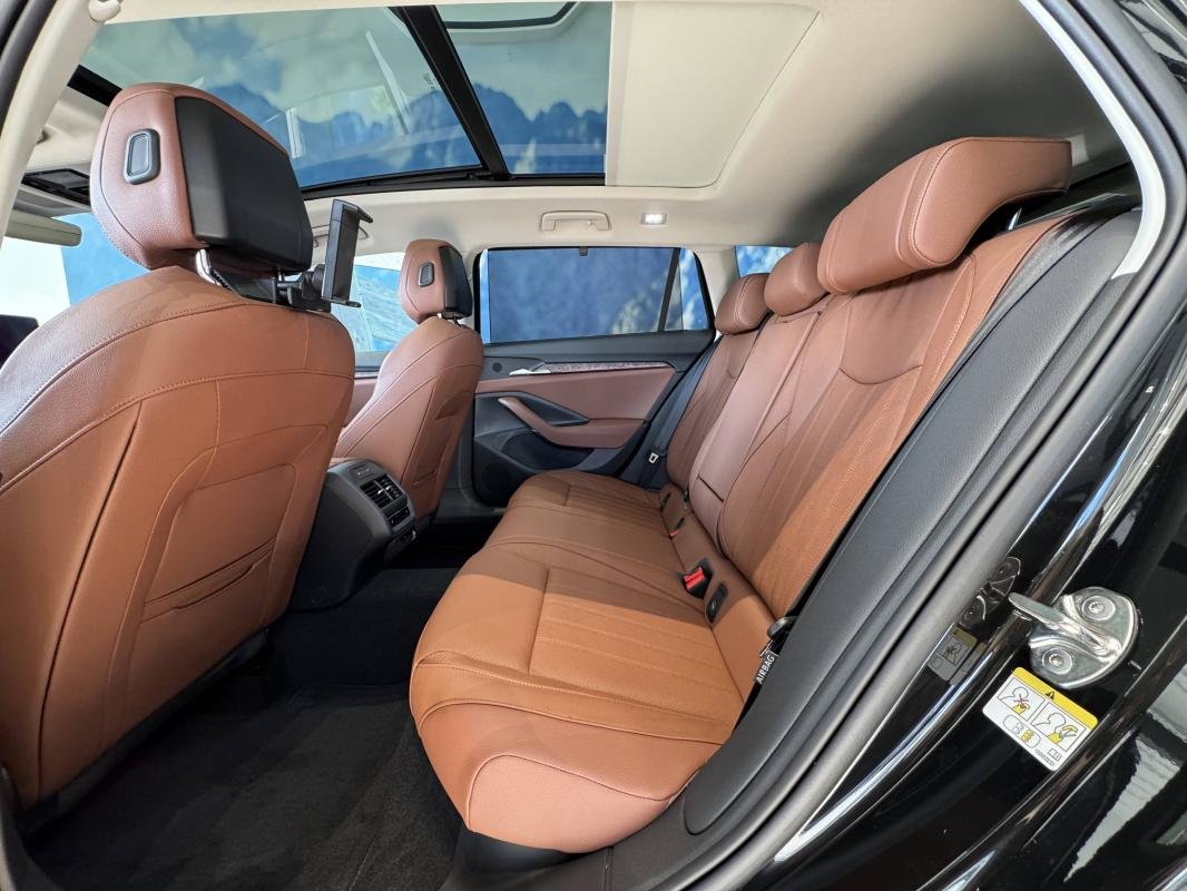 Skoda Superb Combi - Photo 9