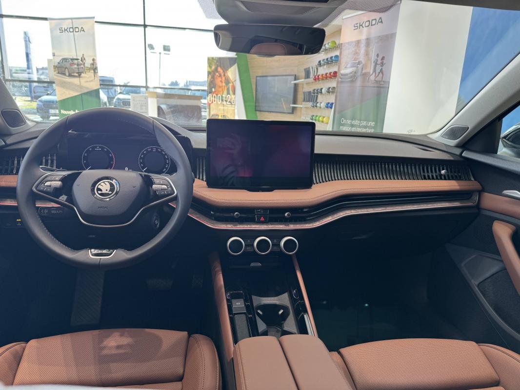 Skoda Superb Combi - Photo 10
