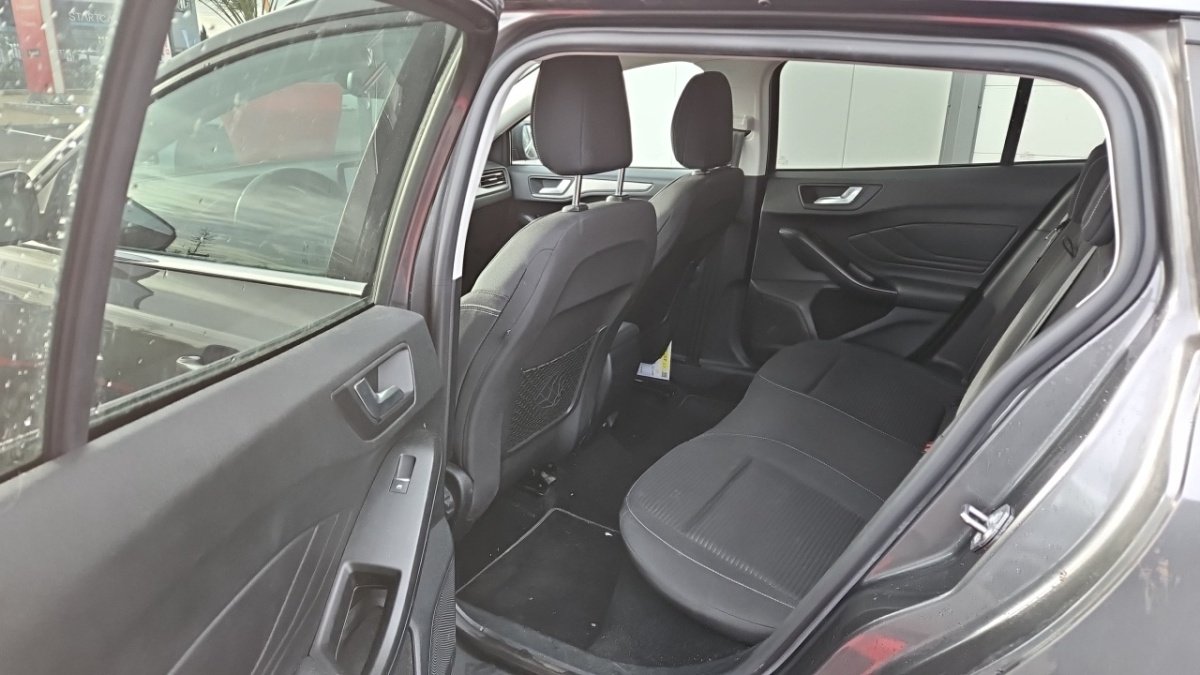 Ford Focus - Photo 12