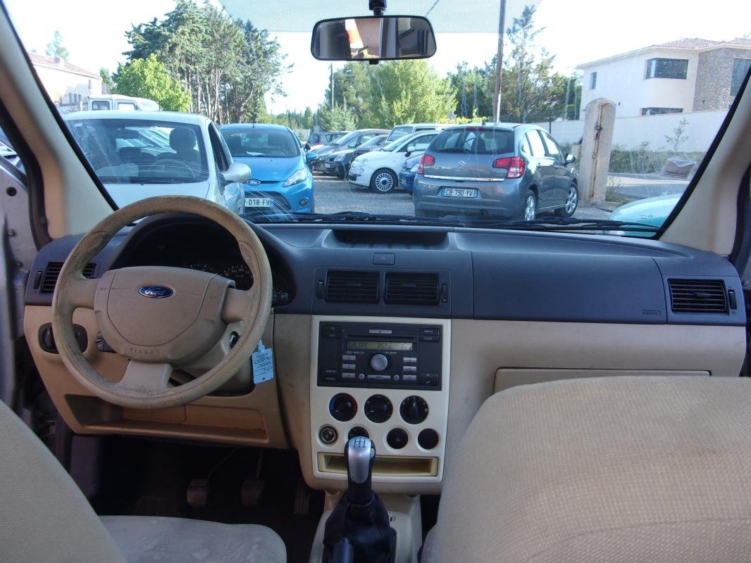 Ford Tourneo Connect - Photo 2