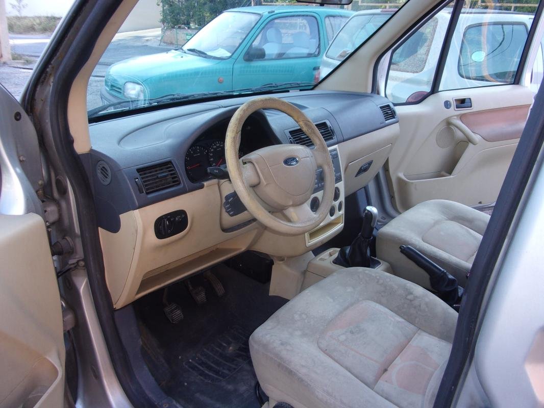 Ford Tourneo Connect - Photo 8