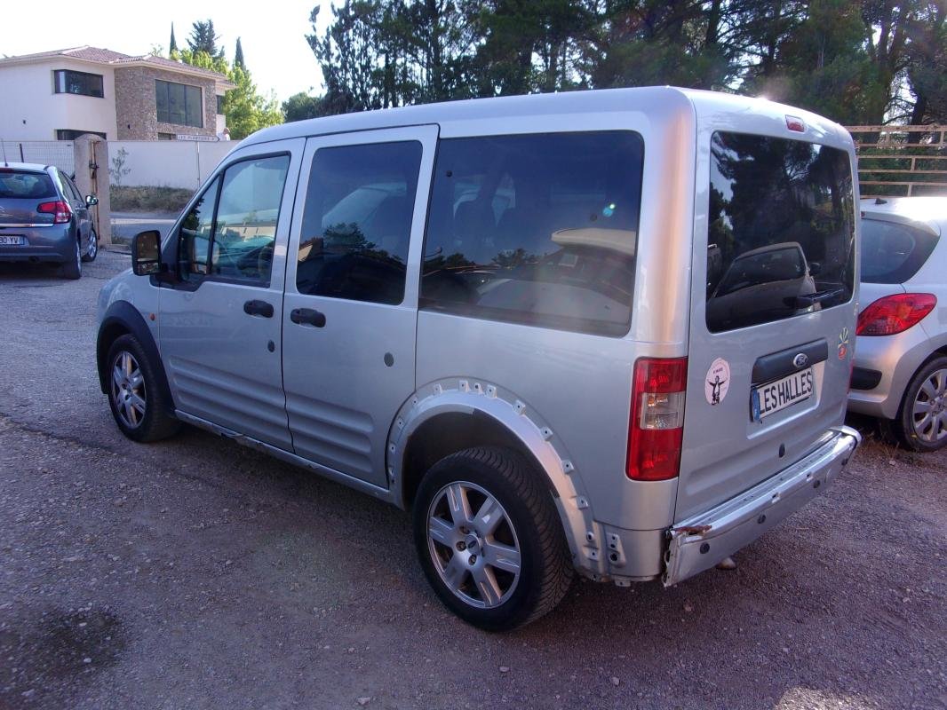 Ford Tourneo Connect - Photo 9