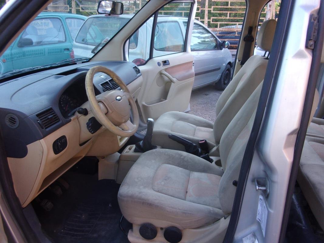 Ford Tourneo Connect - Photo 10