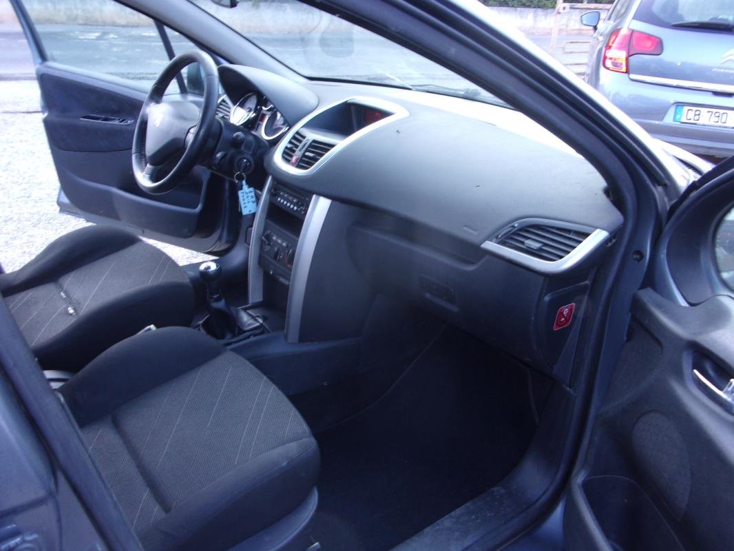 Peugeot 207 - Photo 12