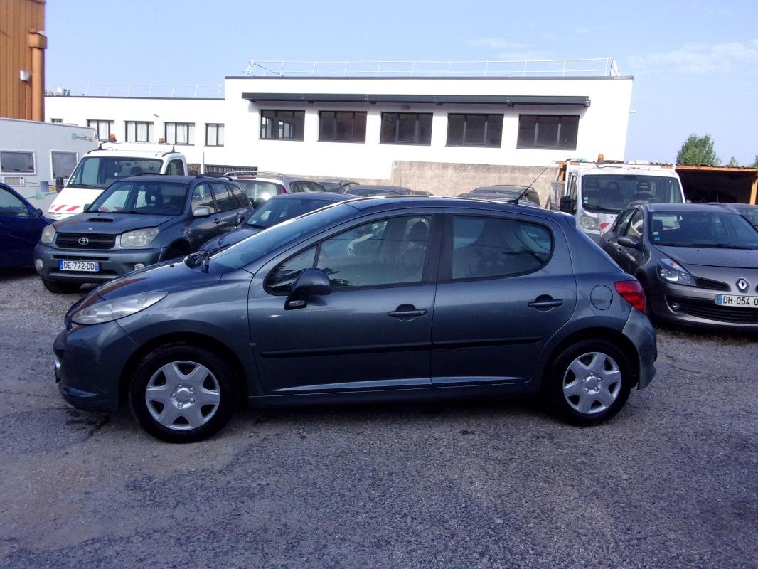 Peugeot 207 - Photo 2