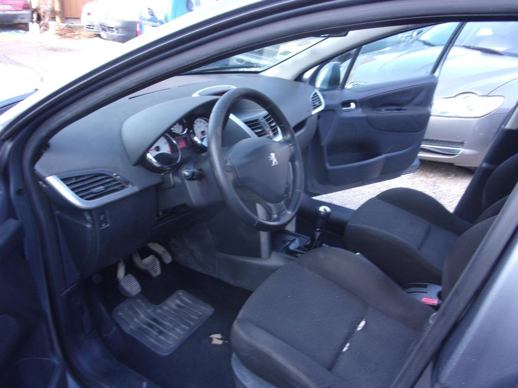 Peugeot 207 - Photo 10