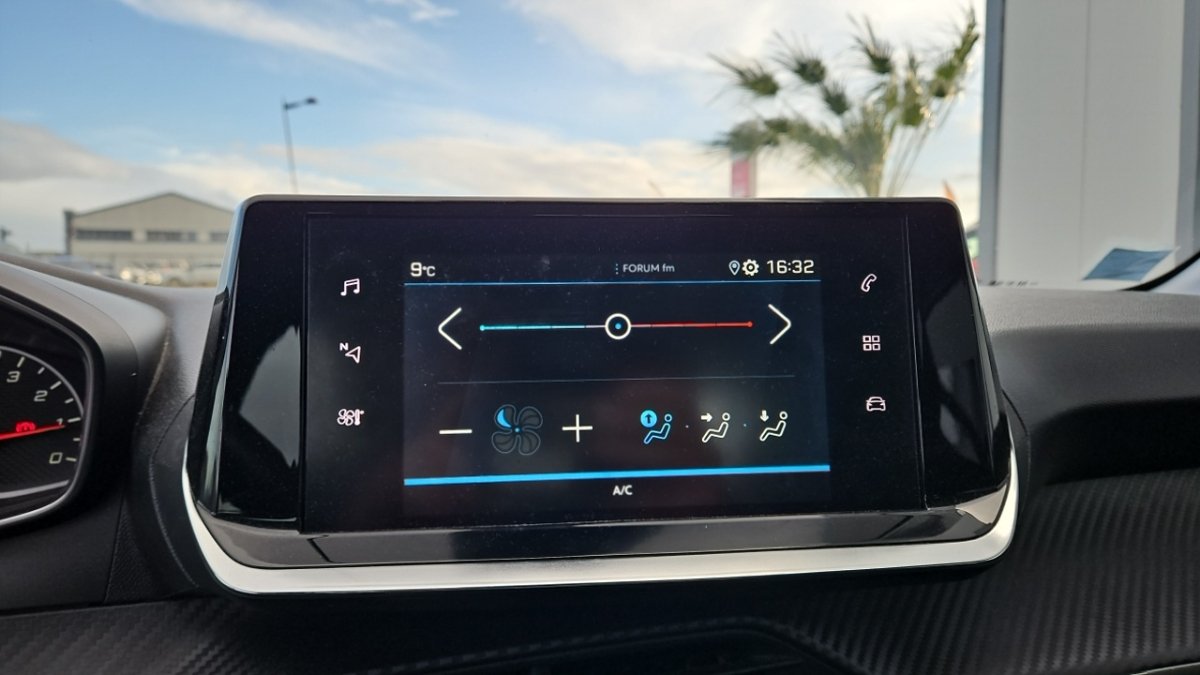 Peugeot 208 - Photo 17