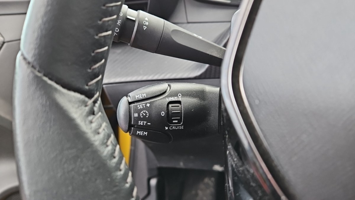 Peugeot 208 - Photo 21