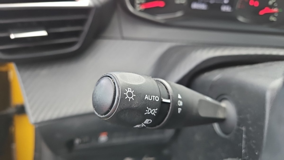 Peugeot 208 - Photo 22