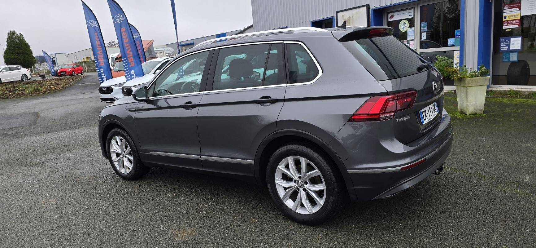 Volkswagen Tiguan - Photo 2