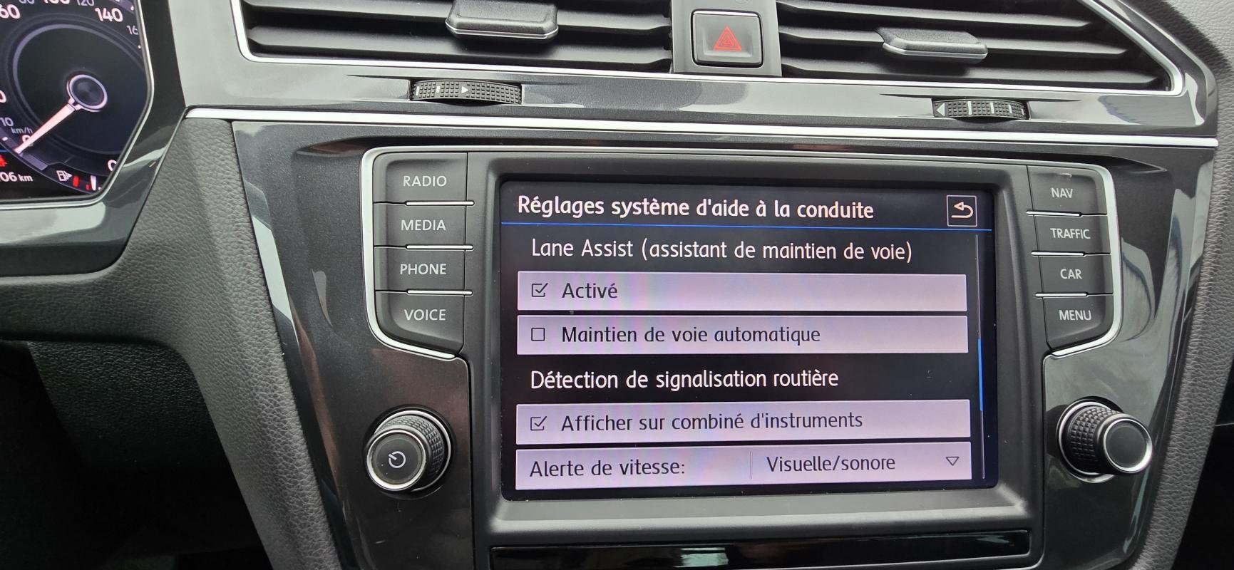 Volkswagen Tiguan - Photo 21