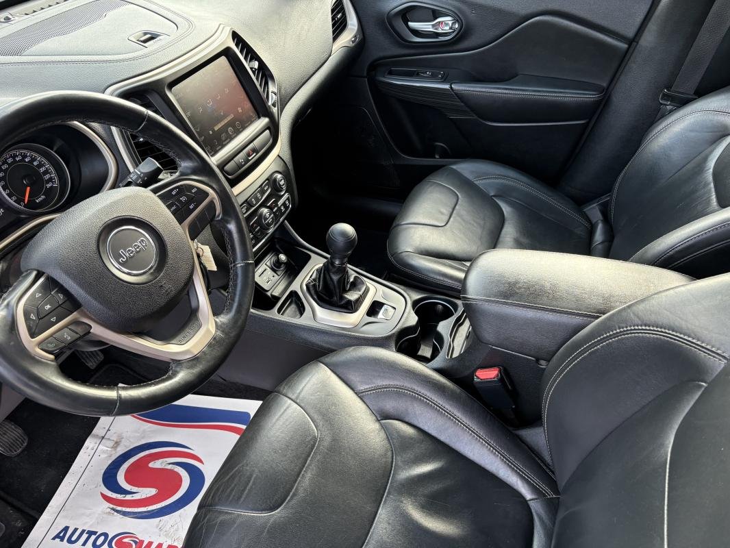 Jeep Cherokee - Photo 11