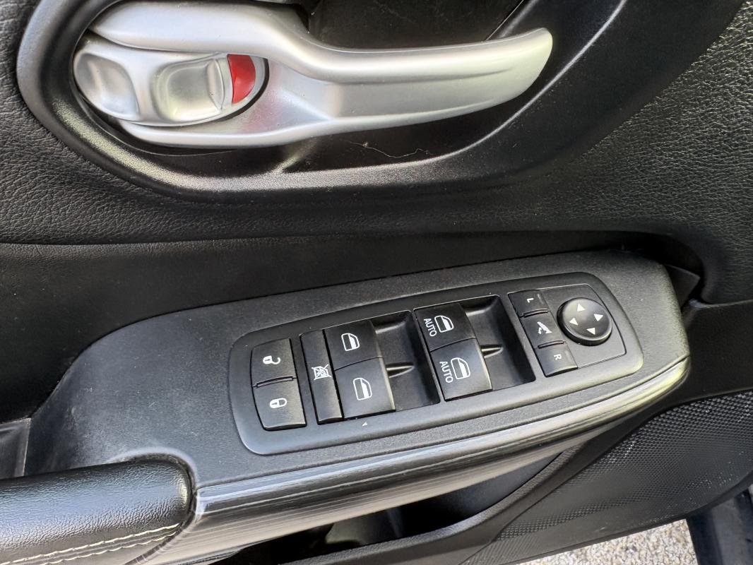 Jeep Cherokee - Photo 13