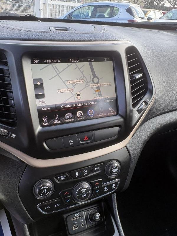 Jeep Cherokee - Photo 16
