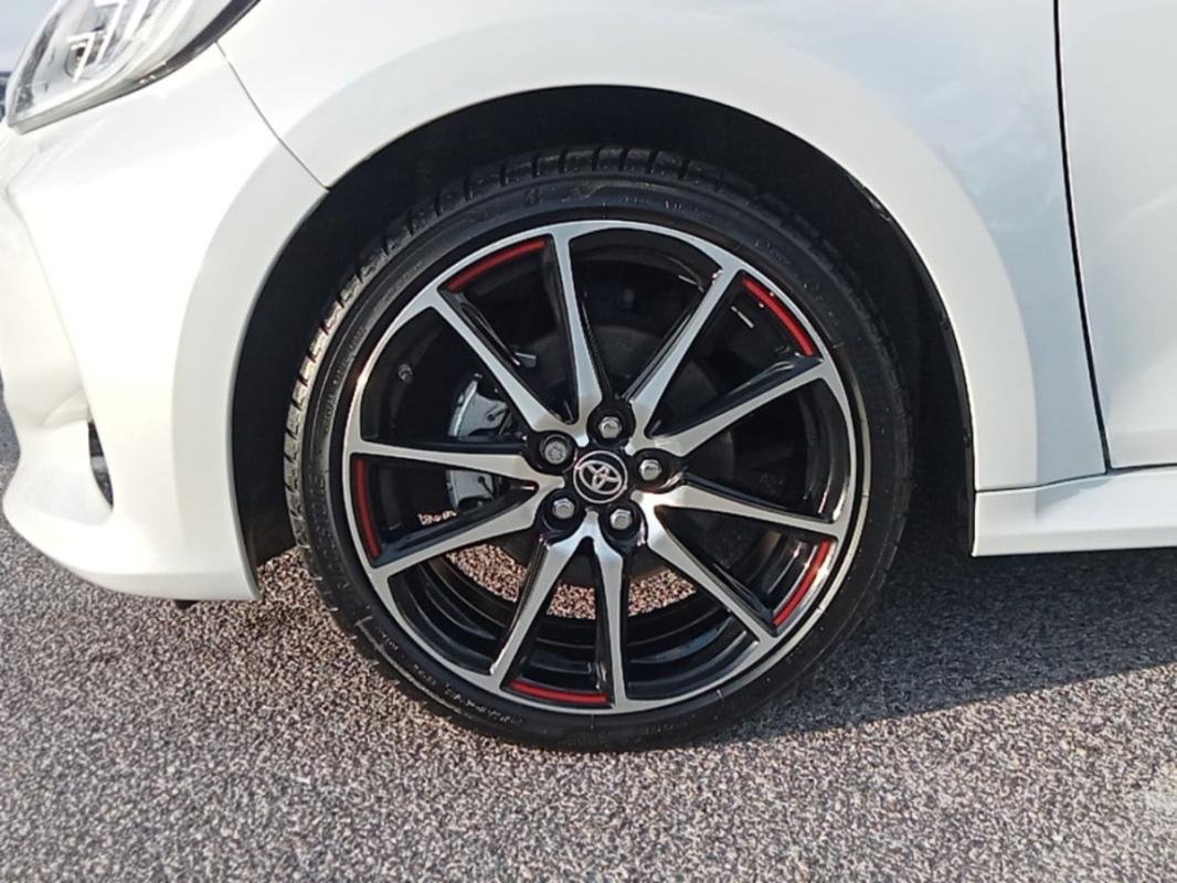 Toyota Yaris - Photo 11