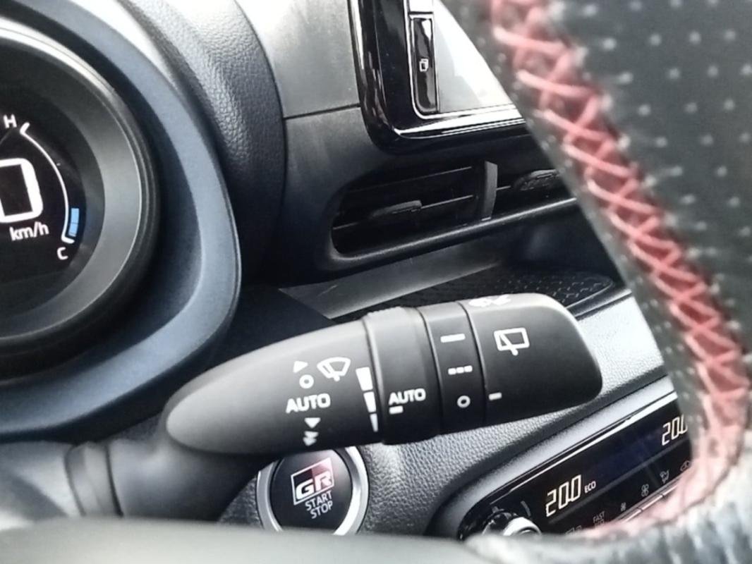 Toyota Yaris - Photo 16