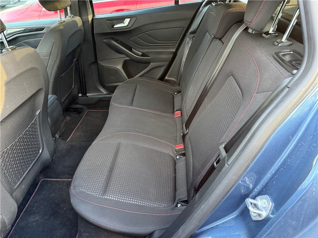 Ford Focus - Photo 11