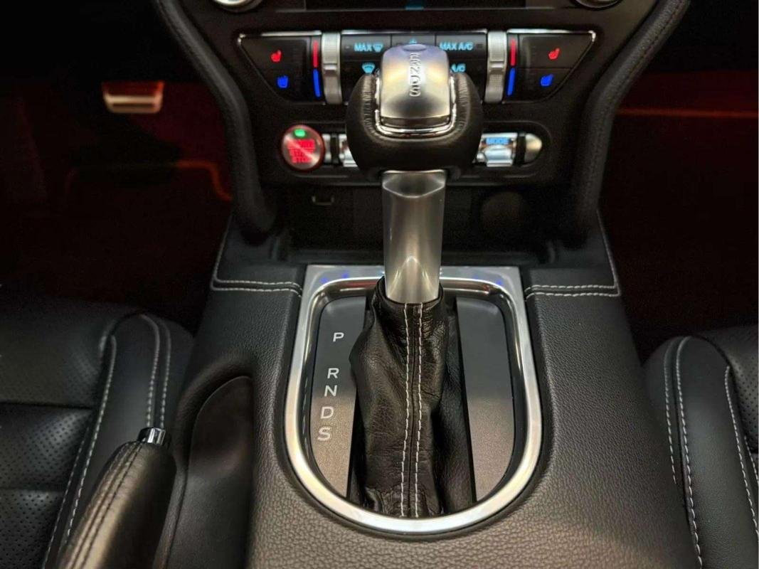 Ford Mustang - Photo 9