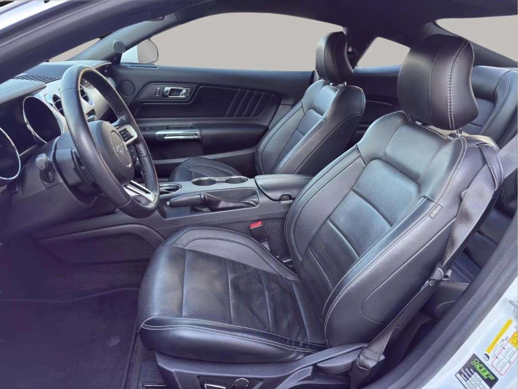 Ford Mustang - Photo 15