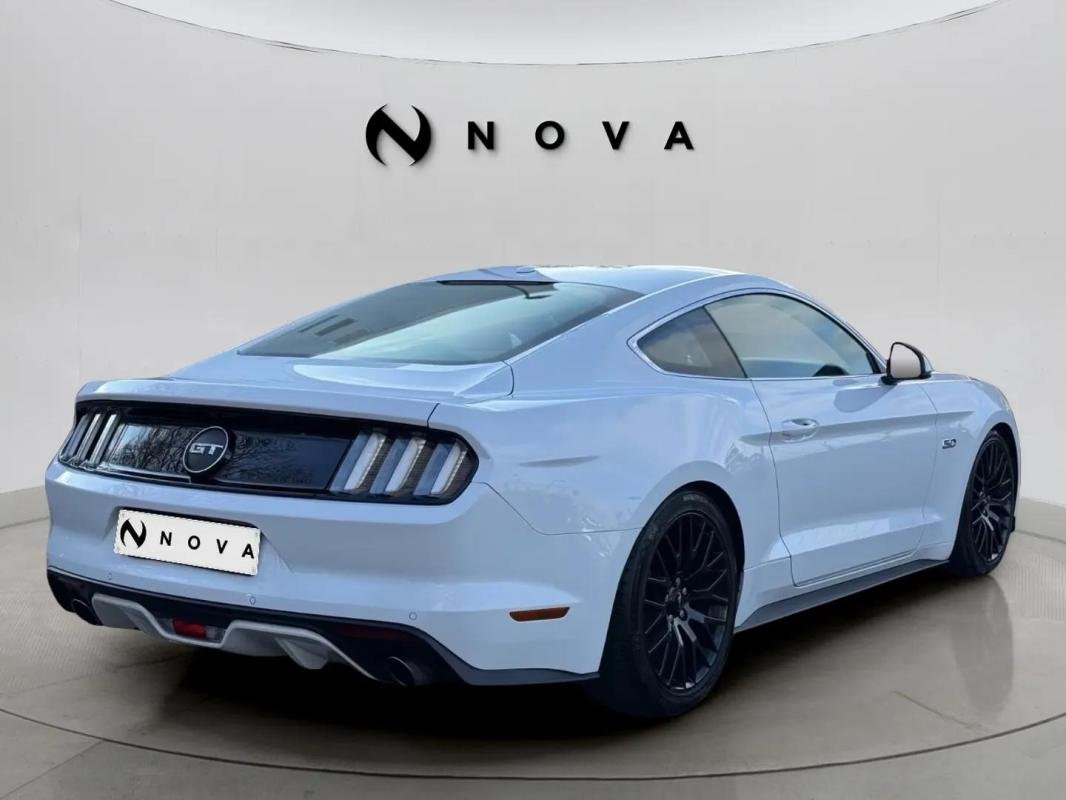 Ford Mustang - Photo 2