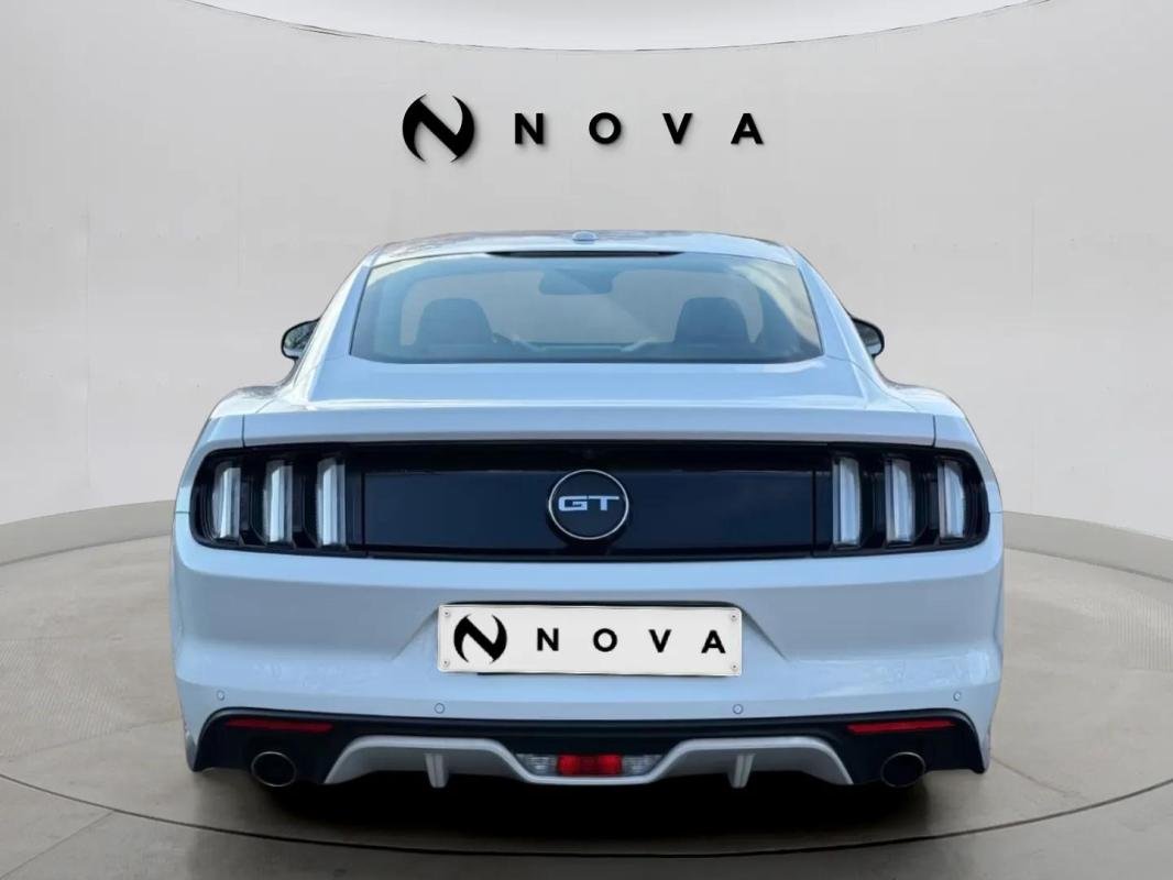 Ford Mustang - Photo 8