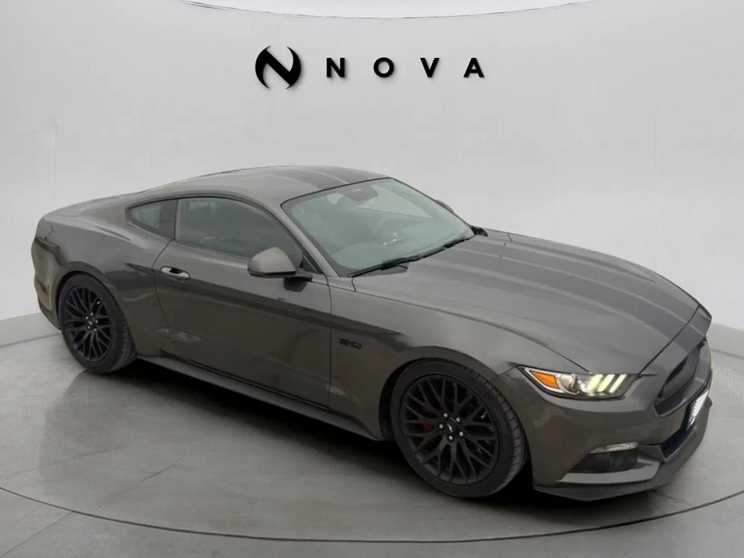 Ford Mustang - Photo 6