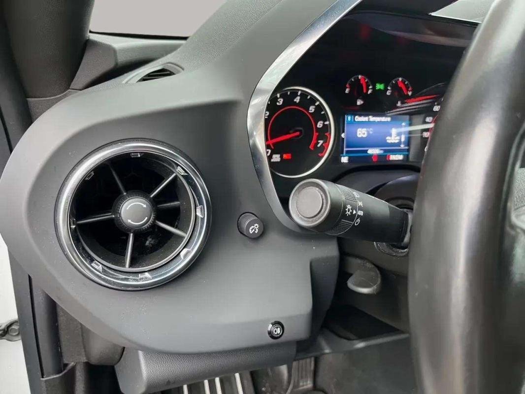 Chevrolet Camaro - Photo 8