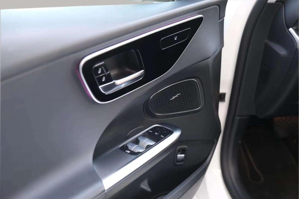 Mercedes C 200 - Photo 20