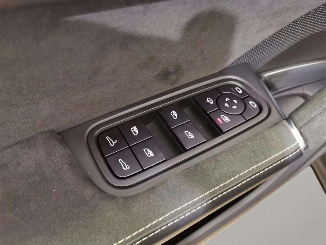 Porsche Cayenne - Photo 19