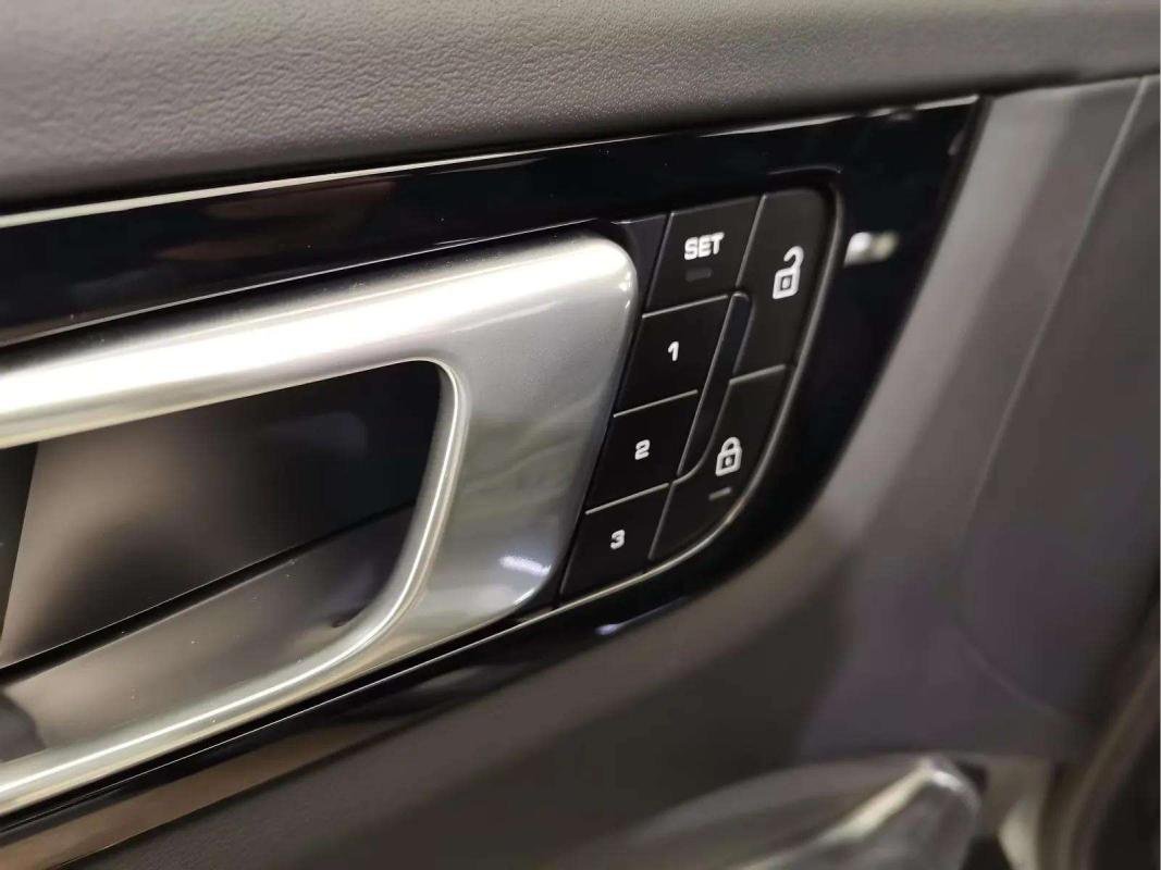 Porsche Cayenne - Photo 24