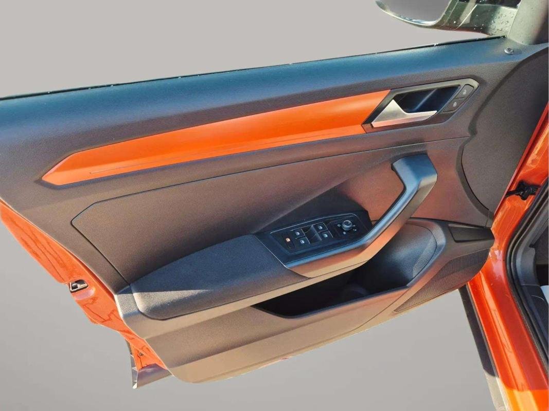 Volkswagen T-Roc - Photo 18