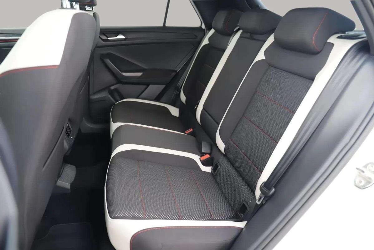 Volkswagen T-Roc - Photo 18