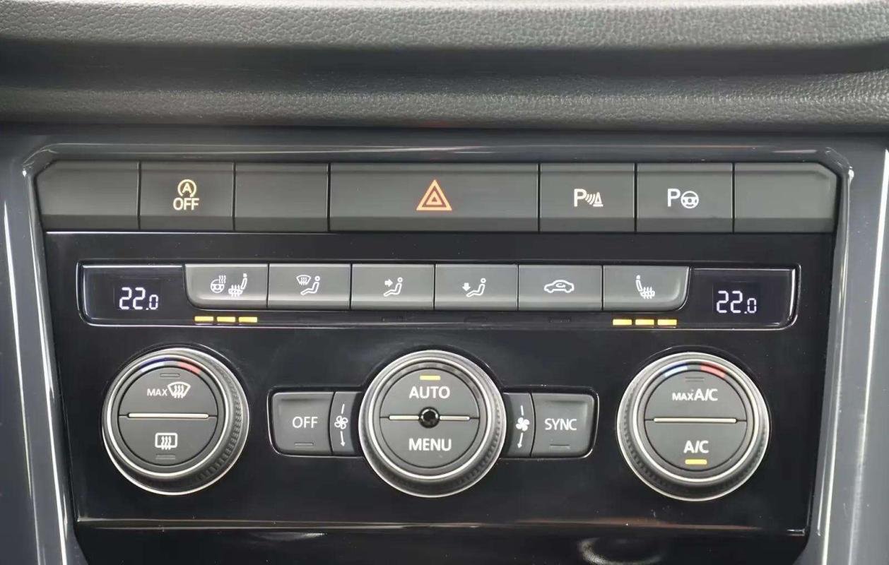 Volkswagen T-Roc - Photo 22