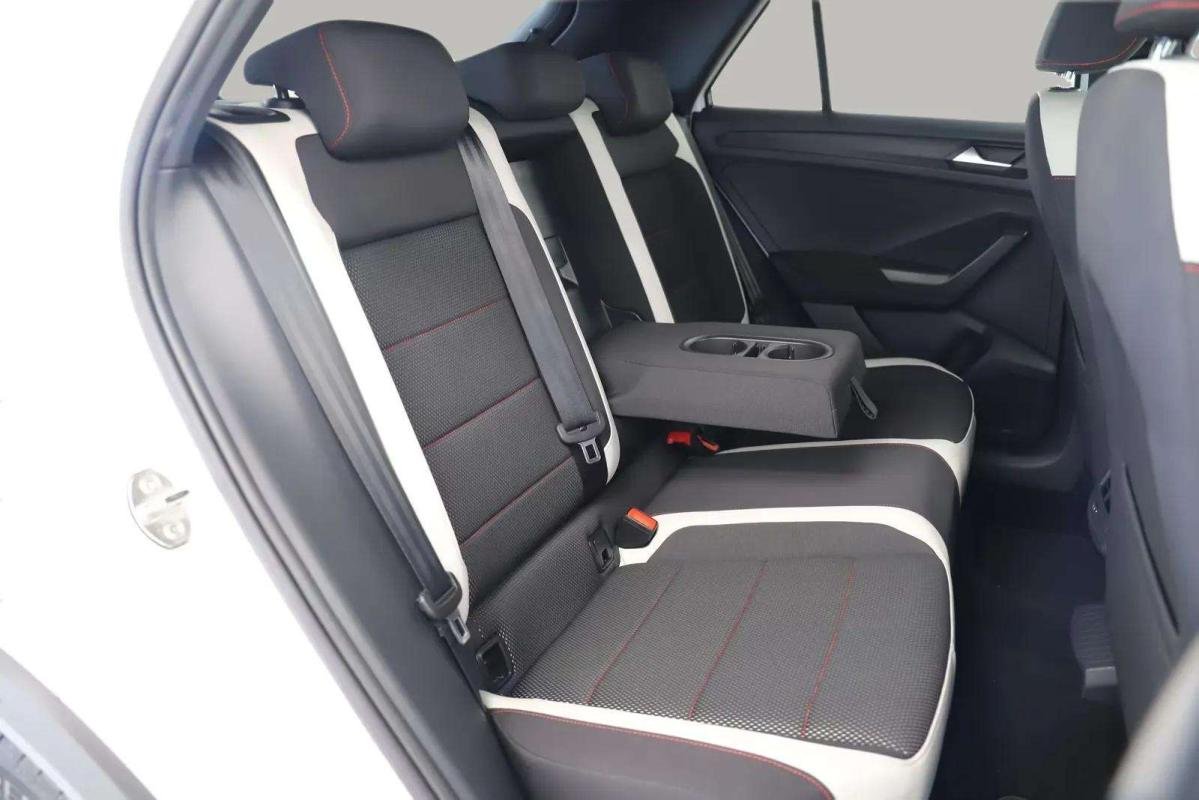 Volkswagen T-Roc - Photo 24