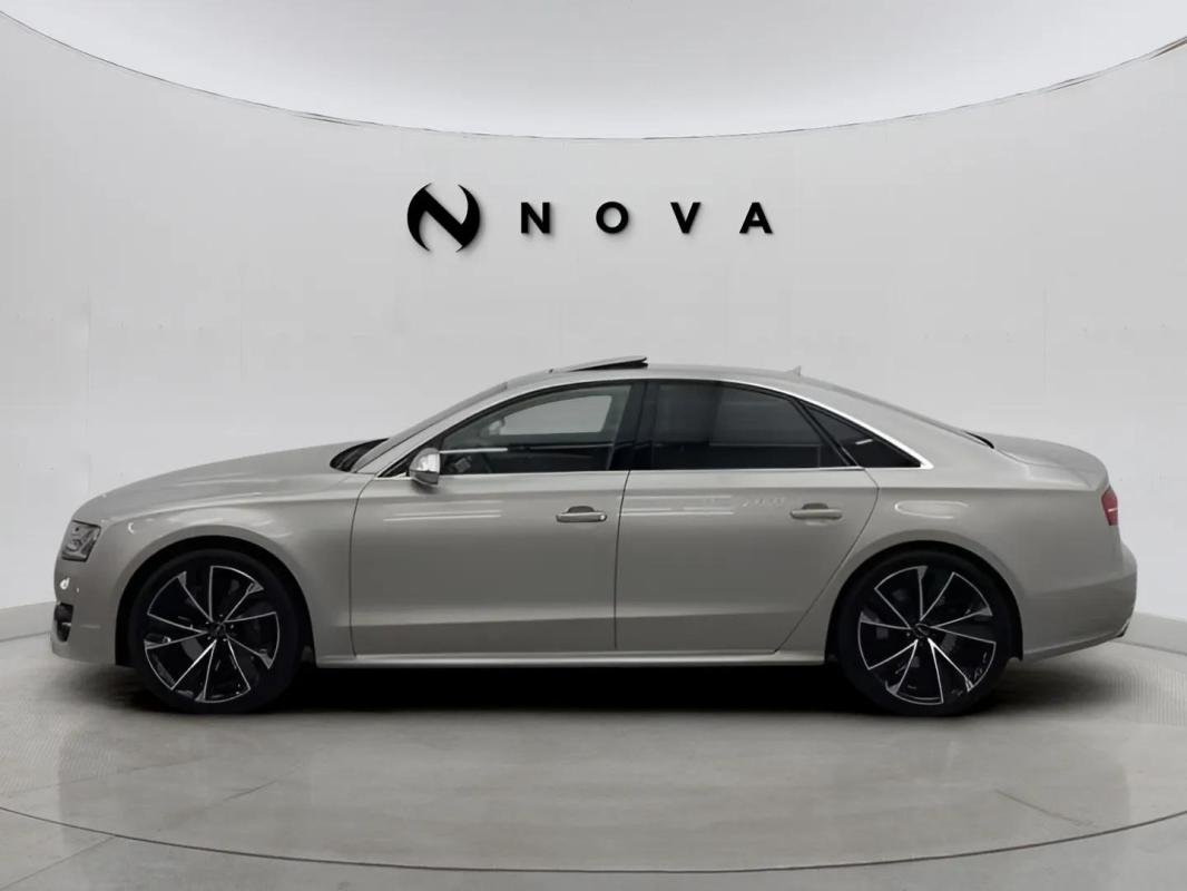 Audi S8 - Photo 1
