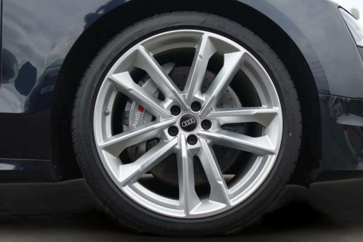 Audi S8 - Photo 11