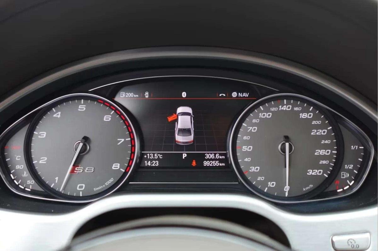 Audi S8 - Photo 18