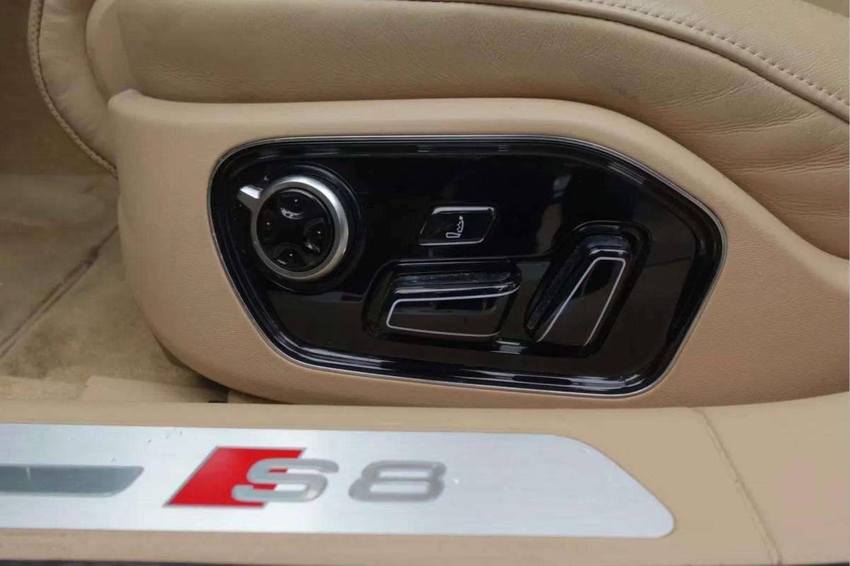 Audi S8 - Photo 20
