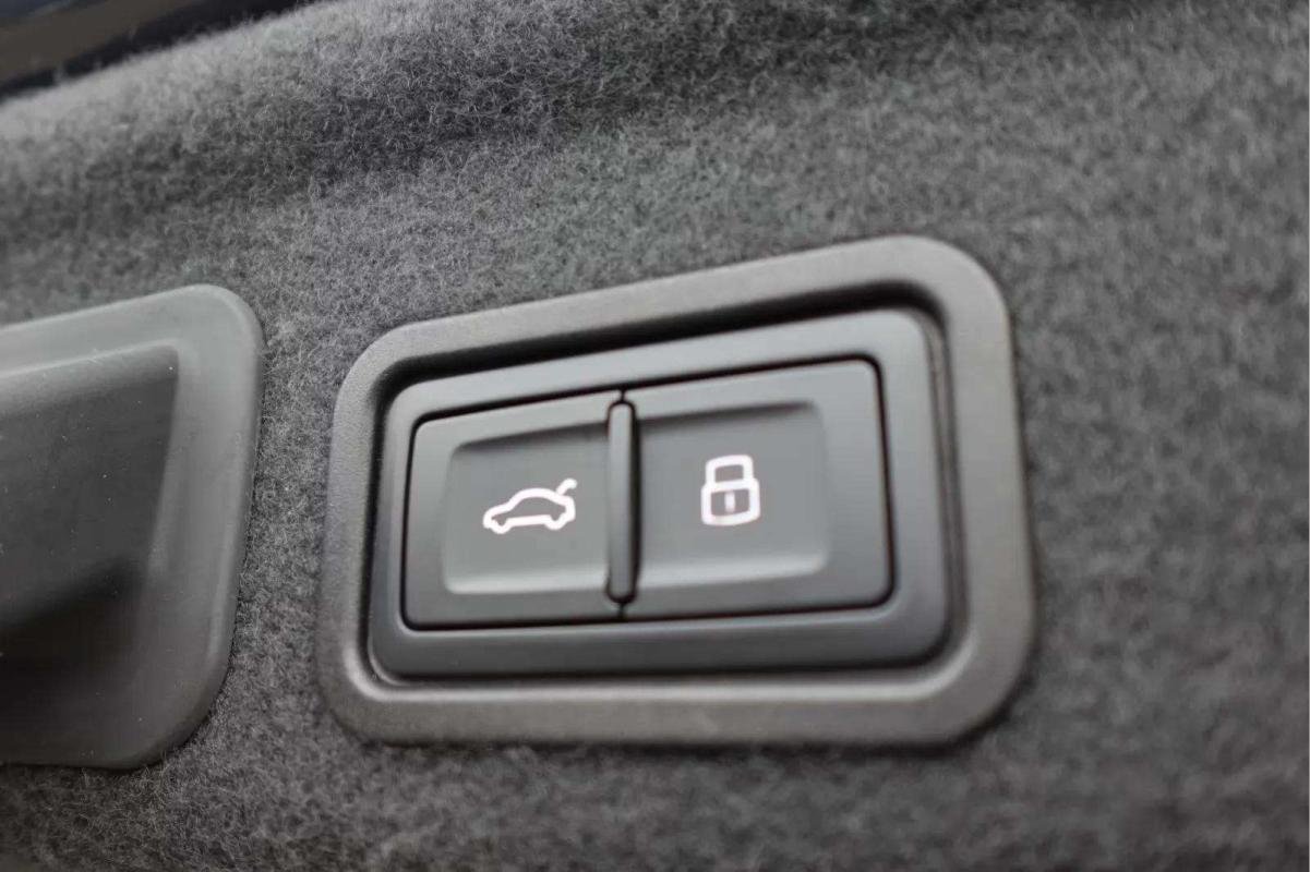 Audi S8 - Photo 21