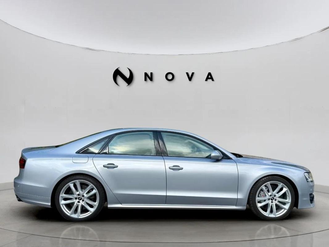 Audi A4 - Photo 1
