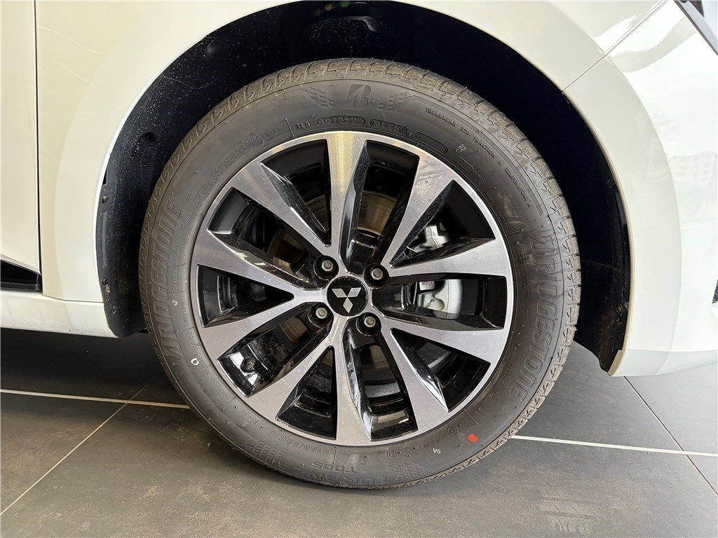 Mitsubishi Colt - Photo 9