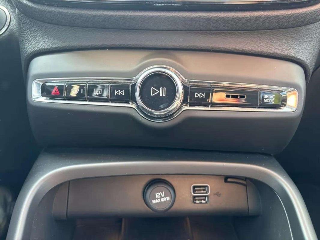 Volvo XC40 - Photo 15