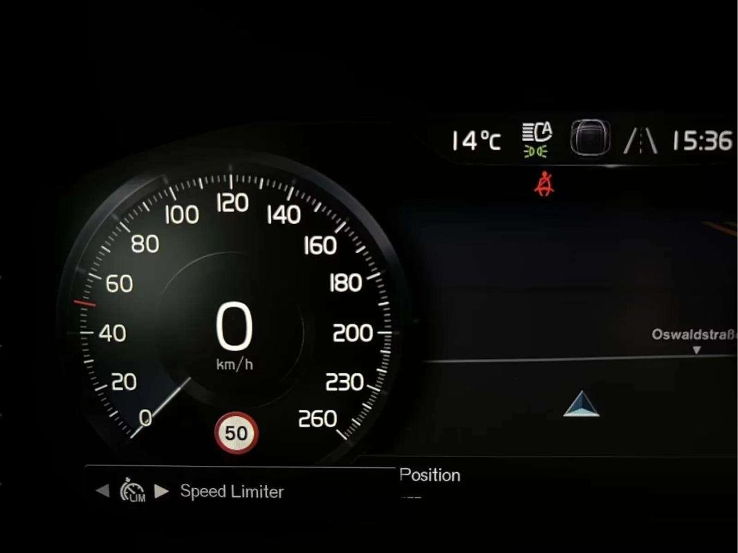 Volvo XC60 - Photo 12