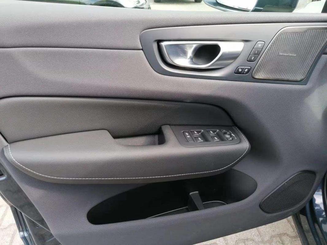 Volvo XC60 - Photo 11