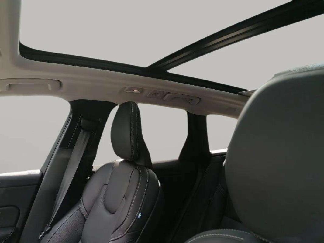 Volvo XC60 - Photo 12
