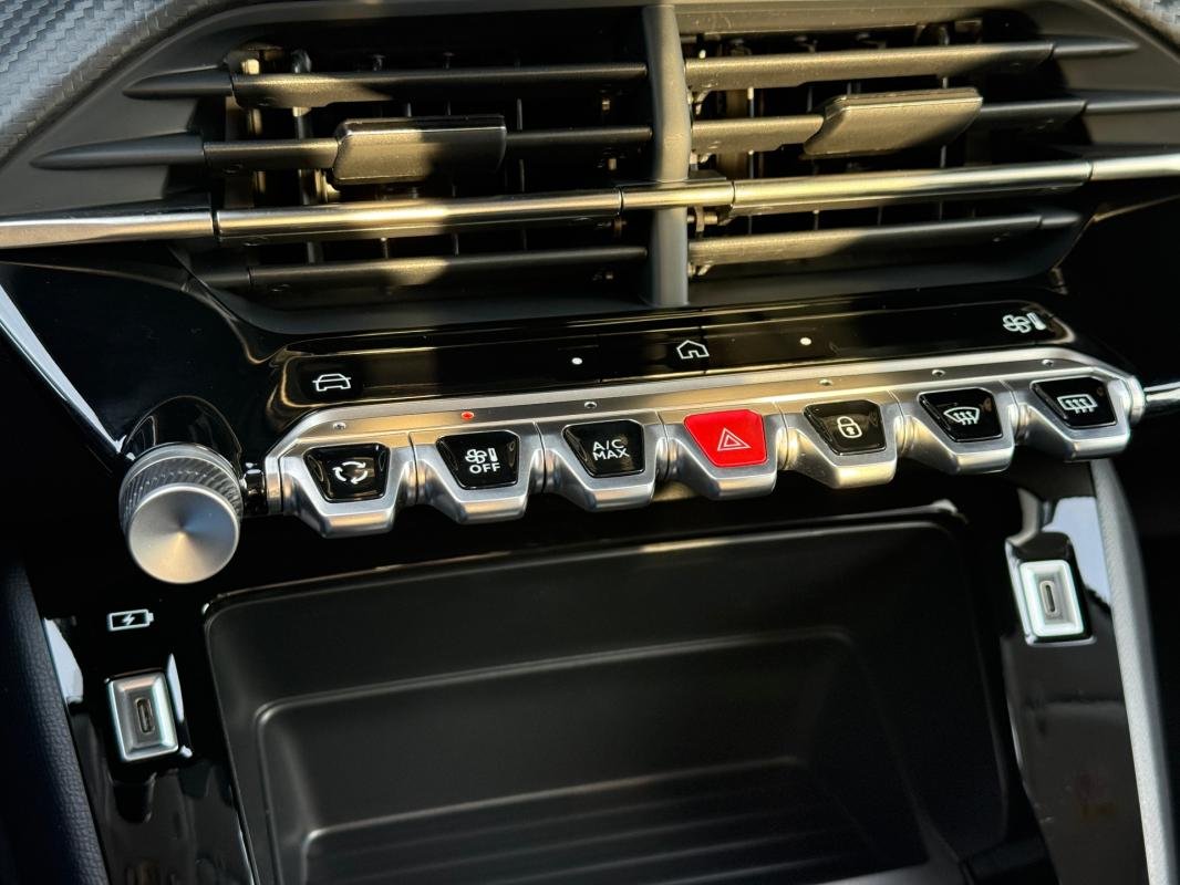Peugeot 208 - Photo 17
