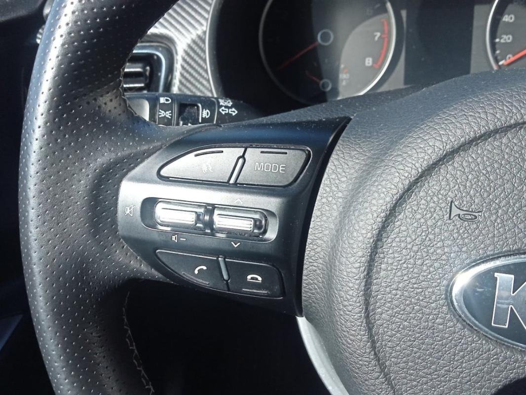 Kia Rio - Photo 13