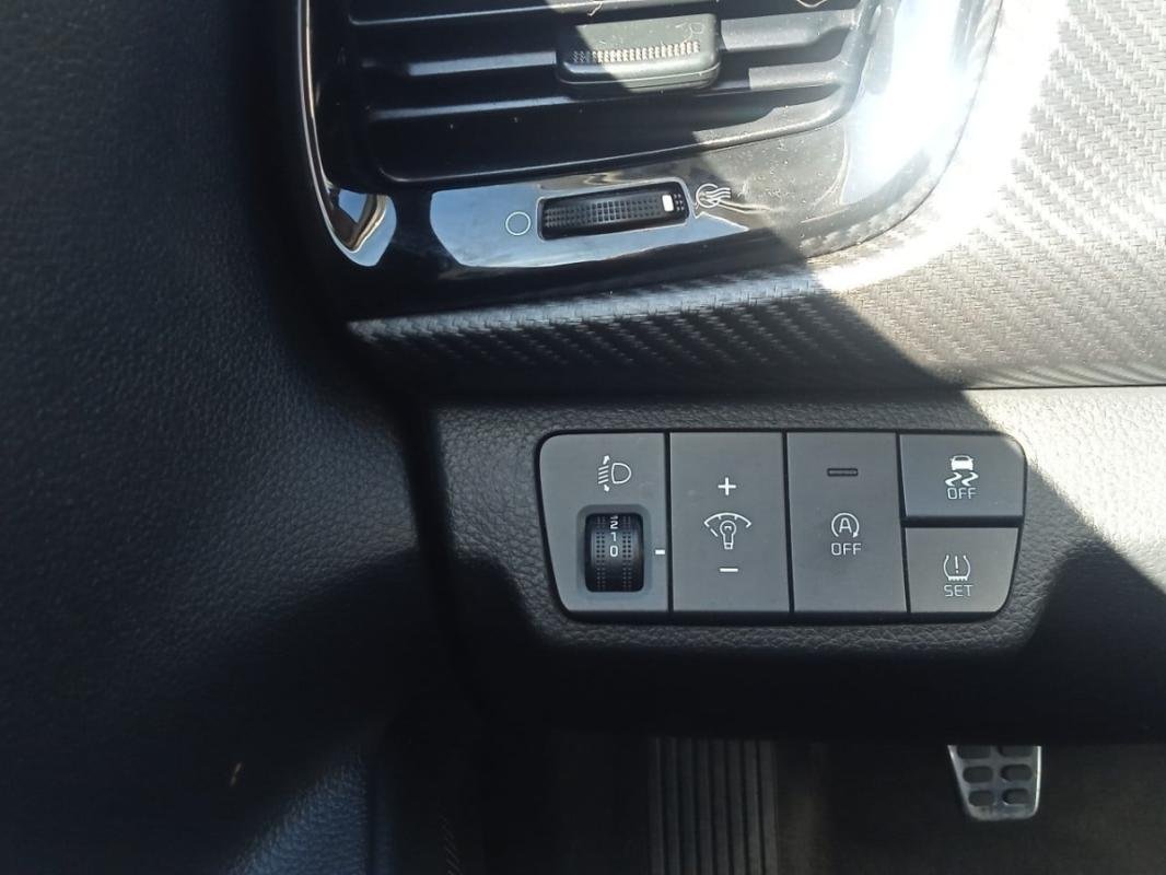 Kia Rio - Photo 17