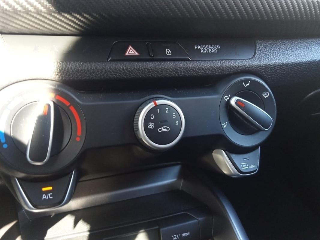 Kia Rio - Photo 22